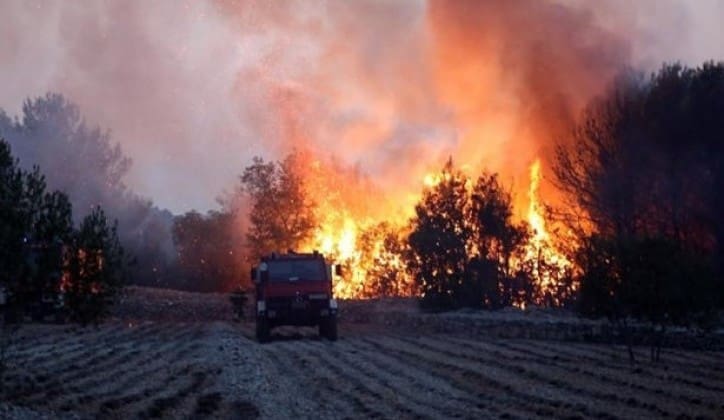 Situacija kod Teslića katastrofalna, vatra ušla između kuća (VIDEO)