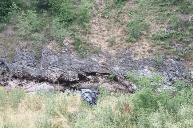 Vozilo sletilo sa puta u kanjon Miljacke, majka i dijete poginuli