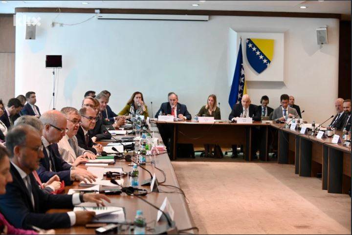 Šmit i predstavnici sedam stranaka razgovaraju u Sarajevu
