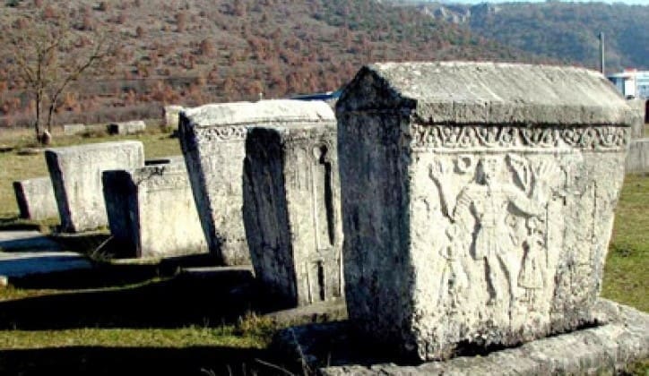 Blago koje nestaje pred našim očima: Stećci – svjetski fenomen koji pojedinci prodaju!