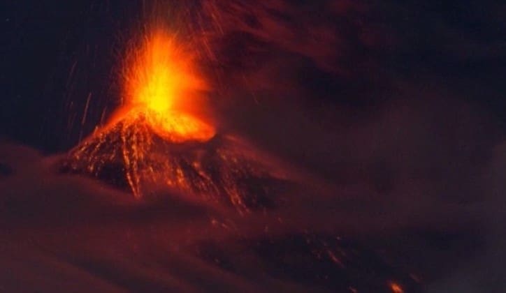 Na Siciliji zatvoren glavni aerodrom zbog erupcije dva vulkana