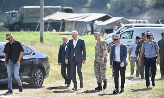 Helez meka srca: “Ganule su me poruke mladih ljudi koji su se spremni odreći plate da kupimo nove helikoptere”