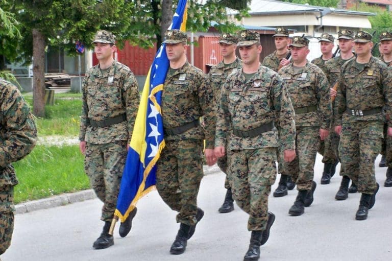Skandal u Austriji: Oficir iz BiH odbio da se rukuje s ministarkom, razlog je bizaran
