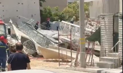 Drama u Atini: Srušila se zgrada tokom građevinskih radova, u toku potraga za preživjelima